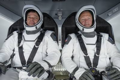 Астронавты, прибывшие на МКС на корабле SpaceX, готовятся к выходу в открытый космос