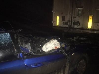 Легковой автомобиль столкнулся с грузовиком: водитель погиб