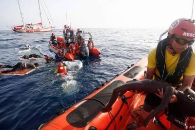 Возле Туниса перевернулась лодка с мигрантами, утонули 48 человек
