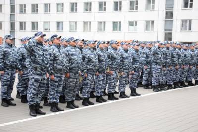 Полиция, МЧС и Росгвардия поздравили москвичей с Днем России