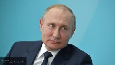 Путин прибыл на Поклонную гору в Москве на церемонию поднятия флага в честь Дня России