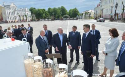 Лукашенко призвал использовать «щепу и опилки» вместо нефти и газа