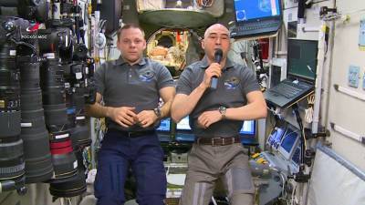 Космонавты МКС поздравили соотечественников с Днем России.