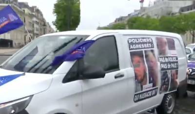 Французские полицейские после обвинений в расизме вышли на акцию протеста
