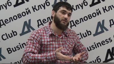 «Я/Мы Абдулмумин Гаджиев» — дагестанские газеты вышли с одинаковой первой полосой в поддержку арестованного редактора «Черновика»