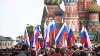Интернет-магазины зафиксировали повышенный спрос на флаги и фейерверки перед Днем России