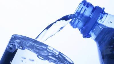 Врач оценила необходимость выпивать не менее двух литров воды в день