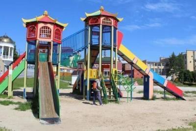 В Рязани продолжается дезинфекция детских площадок