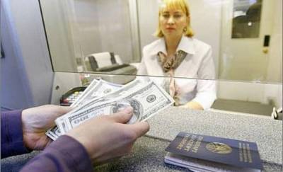 Белорусы с начала года сняли со срочных валютных вкладов около $450 млн.