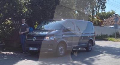 Появилось фото автомобилей, которые осуществляют незаконную слежку за Петром Порошенко