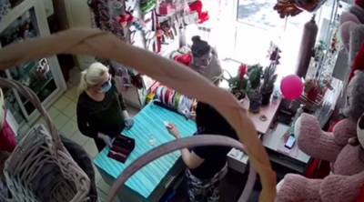 Видео: как в Саранске ловко обманули продавщицу цветочного магазина