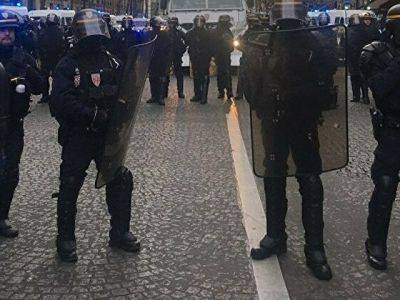 Французские полицейские устроили марш протеста