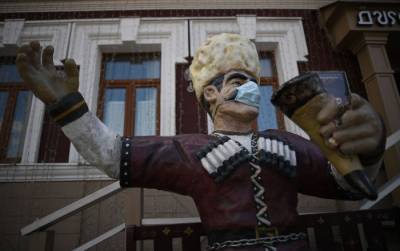 Как в Москве, "не верящей слезам", помогают попавшим в беду грузинам