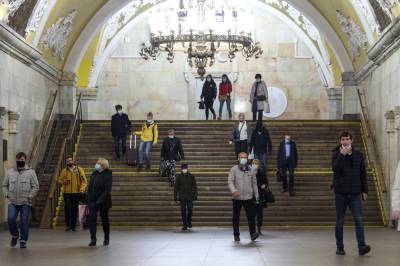 Дептранс объяснил, как москвичи могут продлить проездные документы