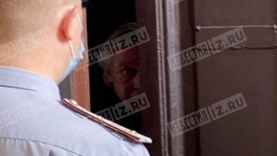 Полиция пришла в квартиру Ефремова, устроившему смертельное ДТП