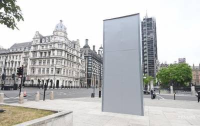 В Лондоне власти оградили памятник Черчиллю накануне протестов