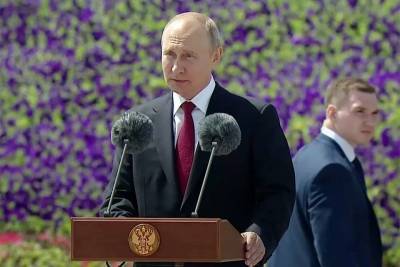 Путин вручил звезды Героев Труда на Поклонной горе