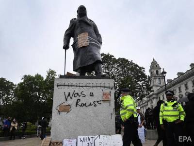 Джонсон призвал протестующих против расизма не трогать памятники Черчиллю и другим историческим деятелям