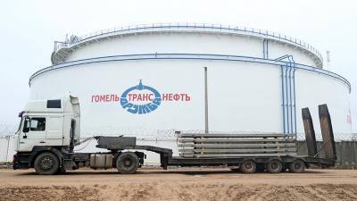 Лукашенко призвал заменить нефть и газ опилками и торфом