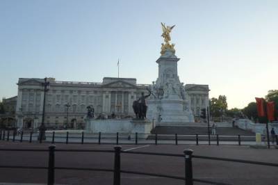 Власти Лондона в преддверии протестов закрыли щитами памятник Черчиллю