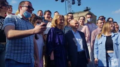 Кириенко поблагодарил волонтеров акции #Мывместе в День России