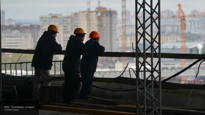 Свая упала на молодого рабочего при демонтаже петербургского СКК