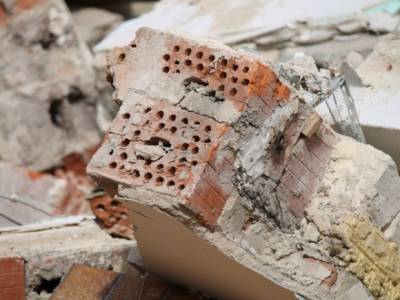 Петербургский рабочий пострадал при обрушении бетонной плиты на месте снесенного СКК
