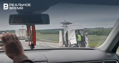 В Татарстане два грузовика столкнулись на трассе, образовалась большая пробка