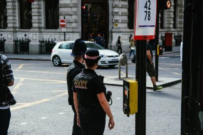 Темнокожие напали на сотрудника полиции в Лондоне - Cursorinfo: главные новости Израиля