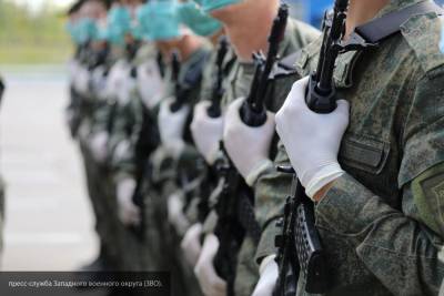 Командующий ЗВО поздравил ветеранов и военнослужащих с Днем России