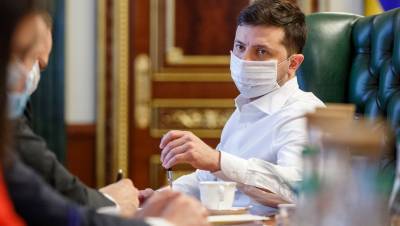 Зеленский будет работать в особом режиме из-за коронавируса у его жены