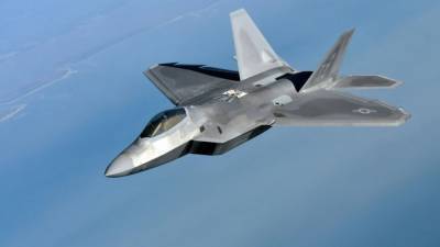 Военный летчик назвал главные преимущества Су-30СМ перед F-22 Raptor
