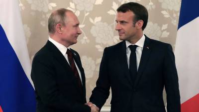 Макрон поздравил Путина и россиян с Днем России
