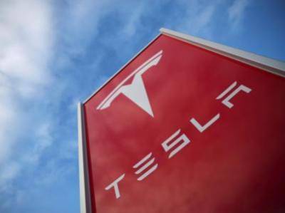 Tesla назвали самым дорогим автомобильным брендом