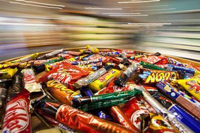 В США грабитель-сладкоежка оставил за собой след из конфет