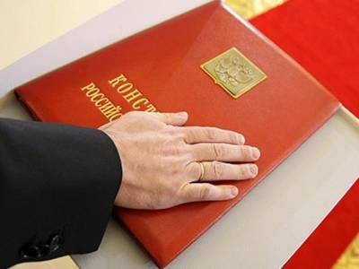 Депутат предоставил Памфиловой доказательства принуждения бюджетников к голосованию по Конституции
