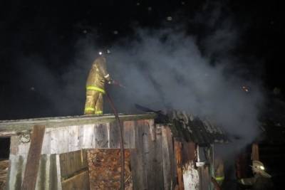 В Ивановской области под утро в двух пожарах сгорели баня и сарай