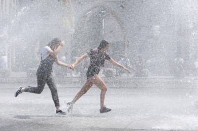 Грозовые дожди и жара до +35: украинцев предупредили о неоднозначной погоде в субботу