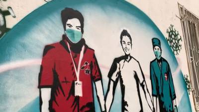 Благодарный Street art: уличные художники поблагодарили врачей.
