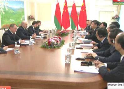 Александр Лукашенко тепло встретился с председателем КНР Си Цзиньпином
