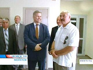 Александр Лукашенко ознакомился с реализацией инвестпроектов в сфере деревообработки СЭЗ Могилев