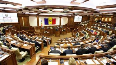 Бегство депутатов из правящей коалиции в Молдове продолжается