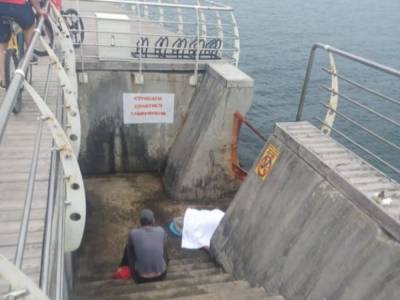 На пляже в Одессе умер мужчина: его успели вытащить из воды, но не выдержало сердце