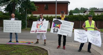 У посольства США в Риге прошёл пикет против гей-пропаганды