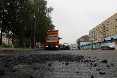 Укладку асфальта на Рижском проспекте в Пскове могут закончить через 3 недели