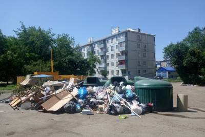 В Оренбурге жители Степного жалуются на завалы мусора