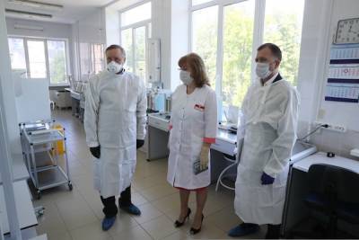 Александр Беглов проверил работу петербургской станции переливания крови