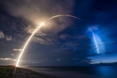 В ожидании рекорда. Ракета SpaceX Falcon 9 впервые подвезла на орбиту «попутчиков» вместе с девятой партией спутников Starlink