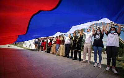 Музыка и флаги по всей стране: как отпраздновали День России
