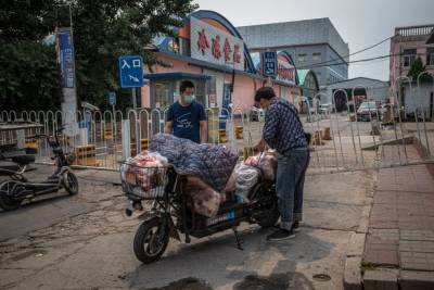 В Китае вводят карантин из-за страха перед второй волной COVID-19